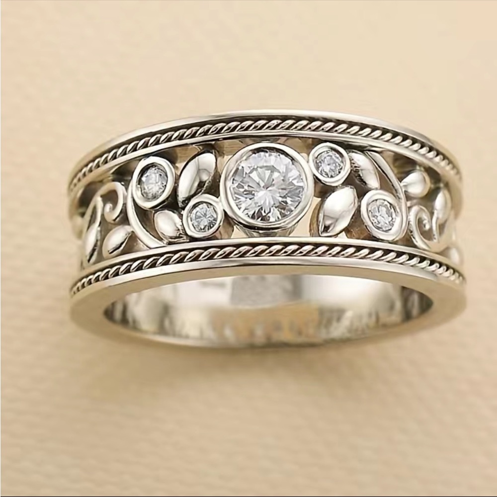New 925 Silver Gorgeous 925 Zircon Ring - Picture 5 of 5